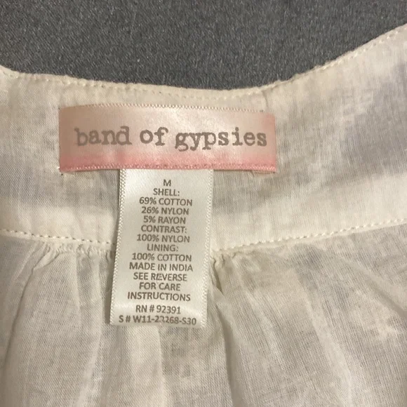 Band of Gypsies Boho Sheer
Lightweight lace lined Vest Size M cream/ivory color - Picture 6 of 11